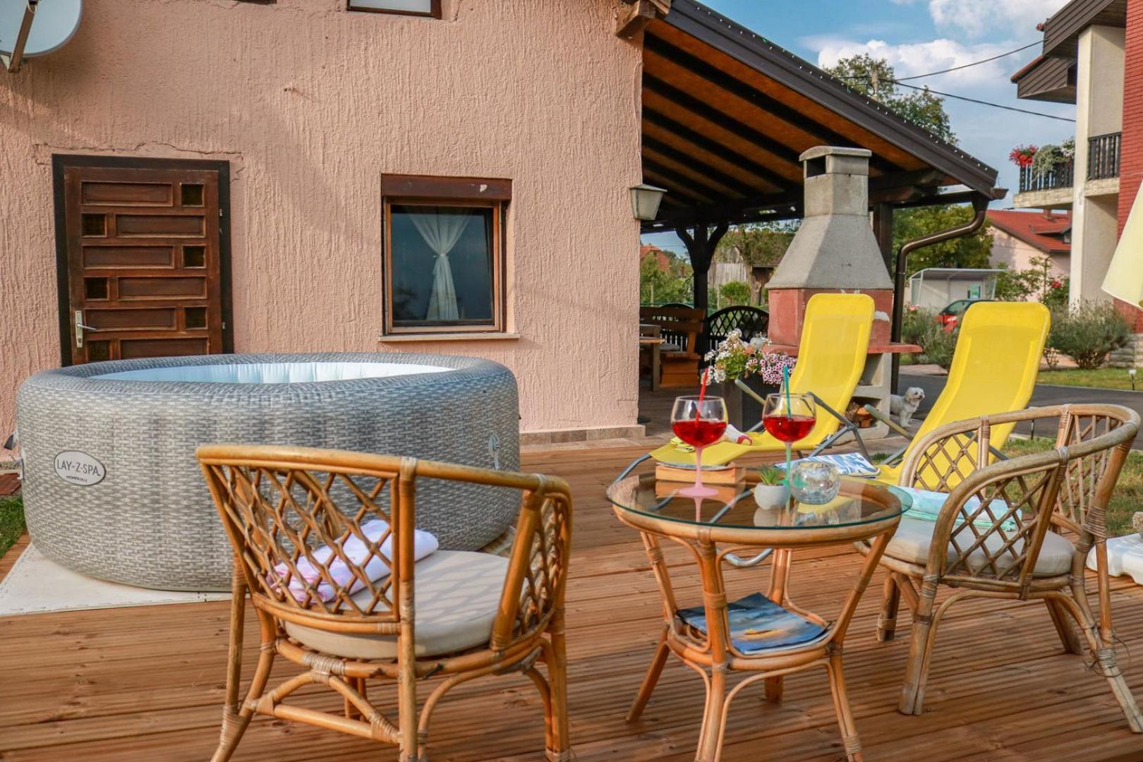 Guest House-studio Marina - With Special Offer For 2 Nights Or Apartment Karlovac